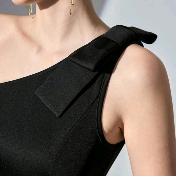 Women's Elegant Solid Color Off The Shoulder Ruched Prom Dress - Picture 4 of 4